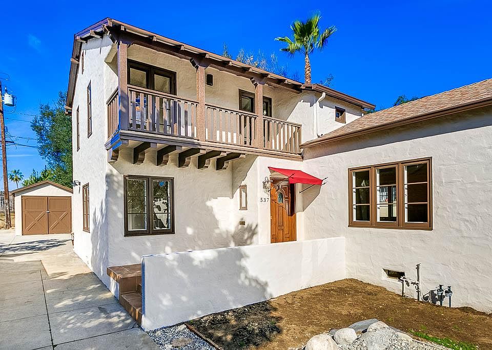 Front porch, before landscaping was done.