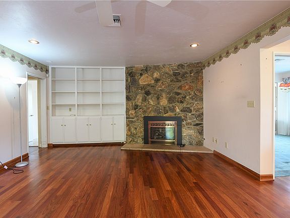 3rd image of 5306 Bardwell Ave