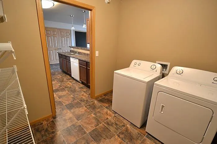 Sidney Apartments — Photo 34