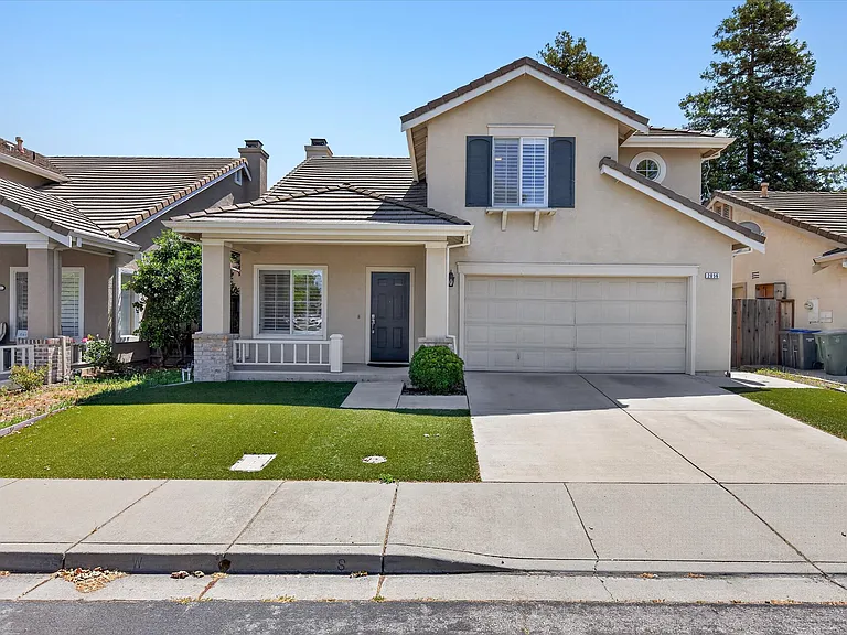 2056 Olivia Ct — Photo 1