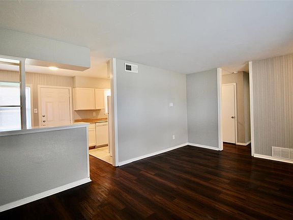 5th image of 1317 Melrose St