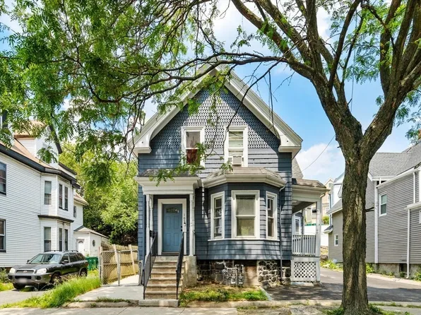 105 Lawton Ave, Lynn, MA 01902