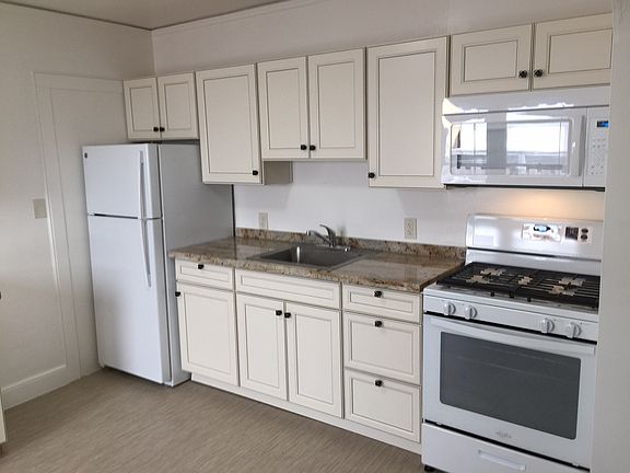 4th image of 827 33rd St