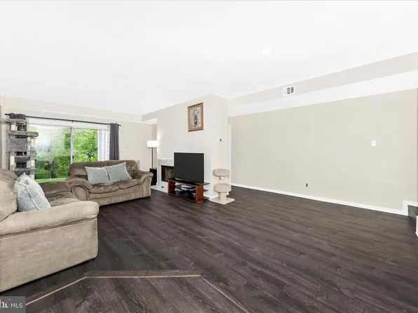 20319 Beaconfield Ter APT 2, Germantown, MD 20874