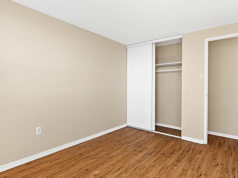 285 Loretta Ave S — Photo 42