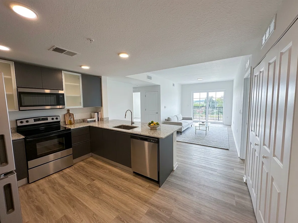 3 bed, 1150 sqft, $2,049 — Photo 4