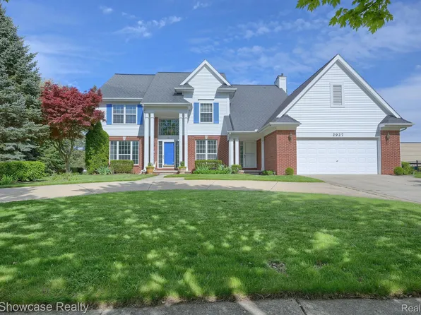 2927 Greenbrooke Ln, West Bloomfield, MI 48324