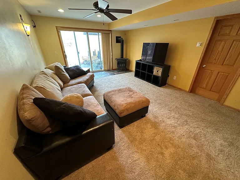 1128 Creekside Cir — Photo 35