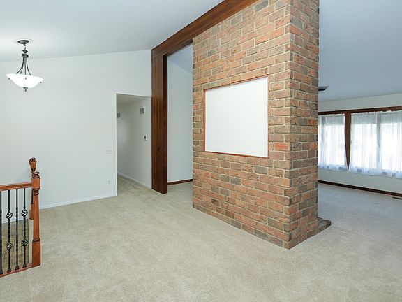 127 Maple Circle-104