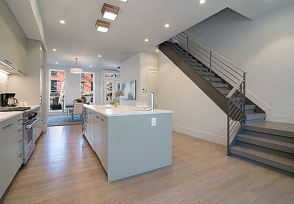 4th image of 225 Carlton Ave