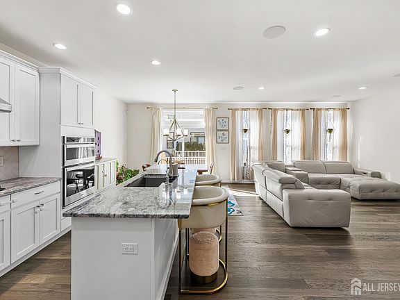 2nd image of 23 Clover Ln