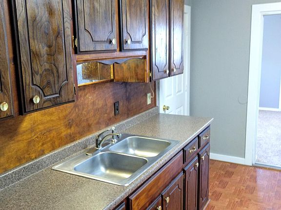 3rd image of 3805 SE 23rd St