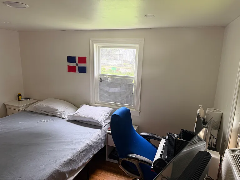 511 Pond St — Photo 3