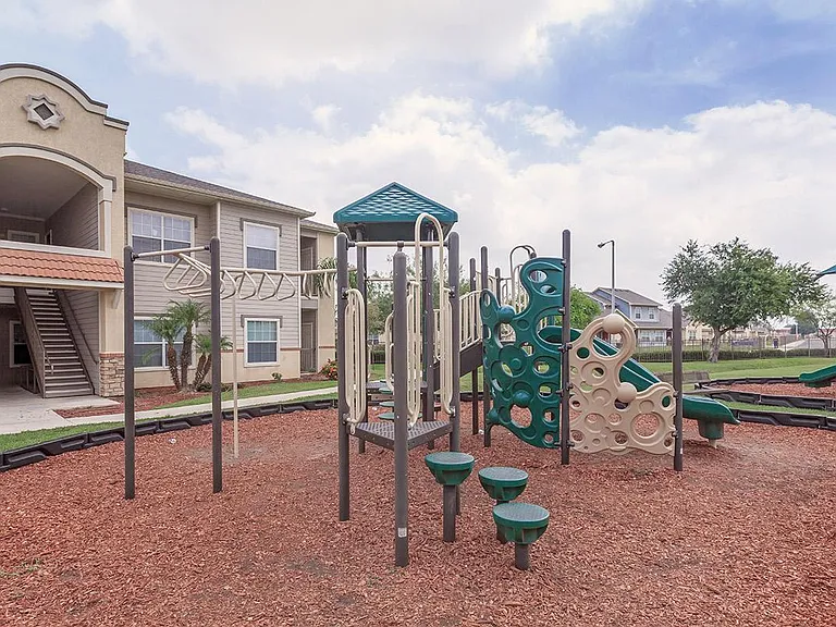 Retama Village Apartments — Photo 4