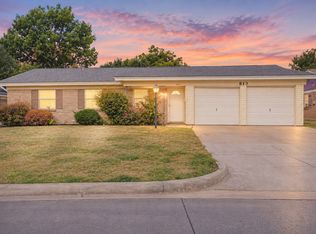 813 Jerry Ln, Bedford, TX 76022