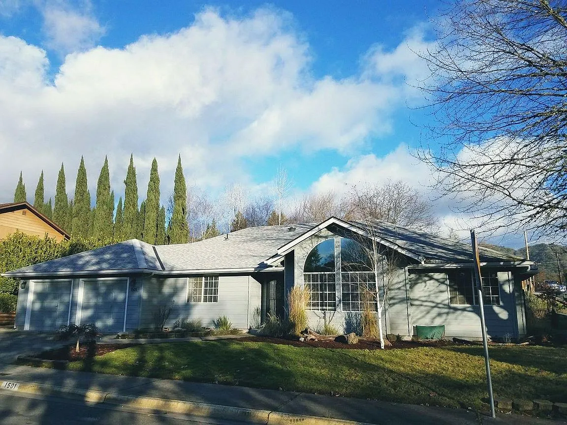 1501 NW Thompson Way photo 1