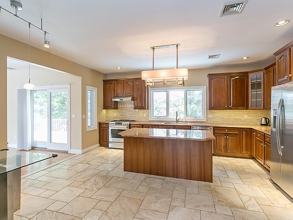 4th image of 14 Apple Ct