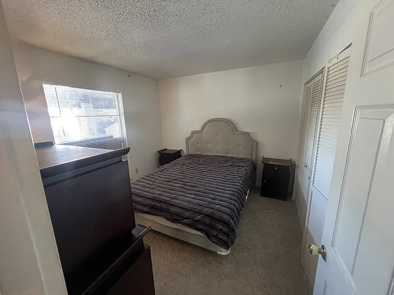 136 Country Club Dr #D — Photo 8