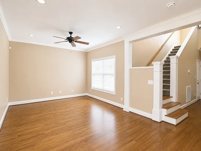 112 Saint James Pl — Photo 4