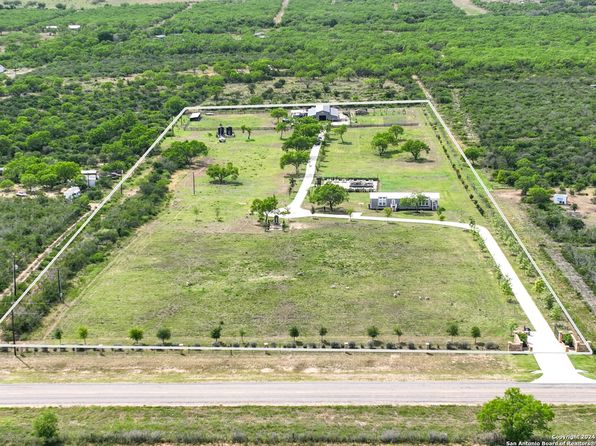 13083 FM 2779, Moore, TX 78061