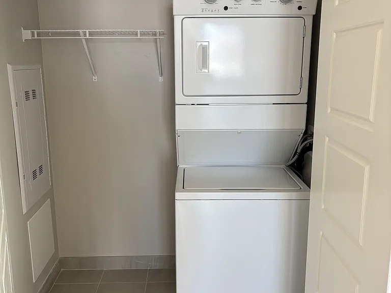 1415 Dundas St E #909 — Photo 7
