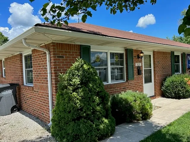 418 Valley St — Photo 1