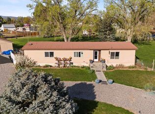 140 Clover Ln, Burbank, WA 99323