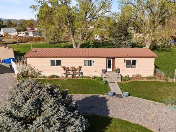 140 Clover Ln, Burbank, WA 99323