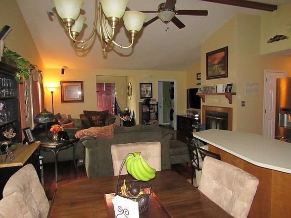 living room/dining room