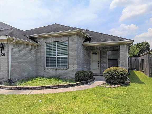 3rd image of 3019 Sunset Park Dr