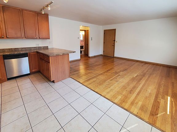 4th image of 4112 N Kedvale Ave APT 1W