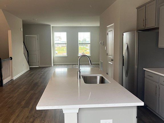 3rd image of 703 Compass Way