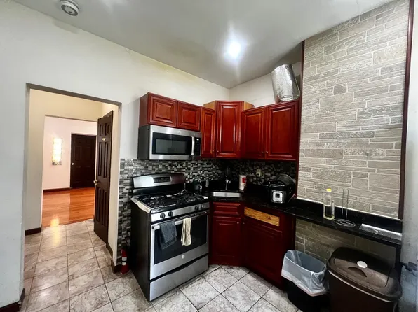 213 Beacon Avenue image 1 of 11