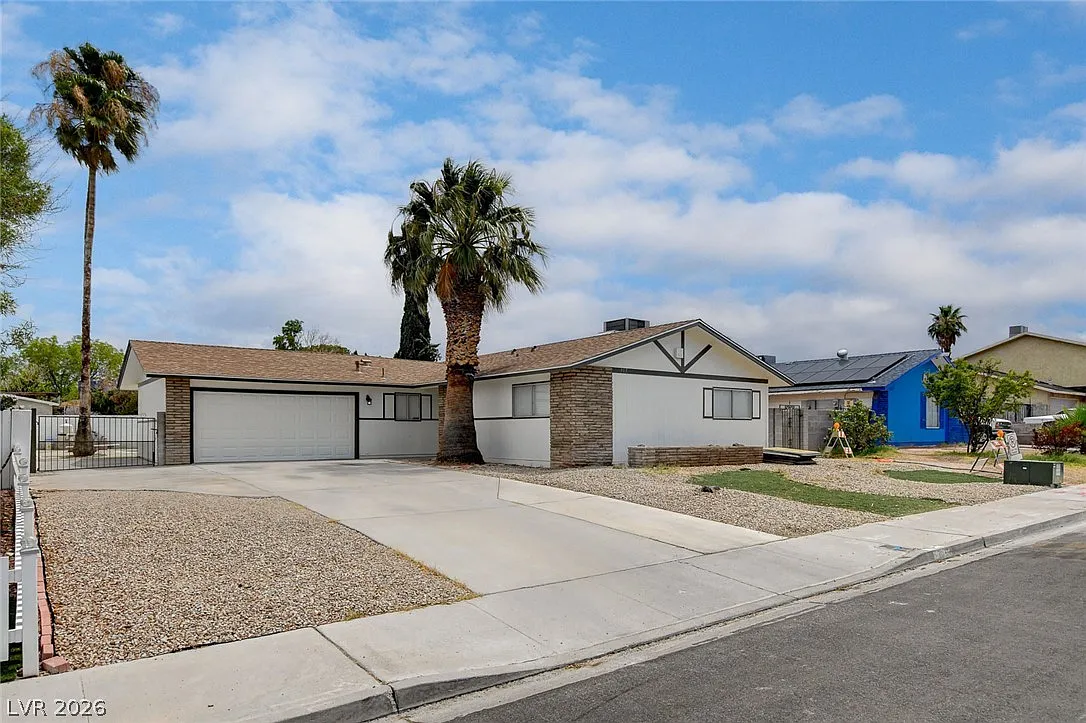 3 bed, 2.0 bath, 1358 sqft, $2,400 — Photo 1