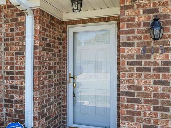 4th image of 615 Village Green Cir