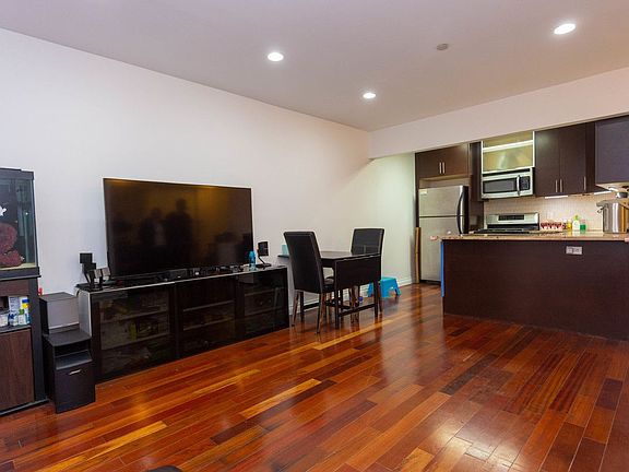 4th image of 7117 162nd St APT 1C