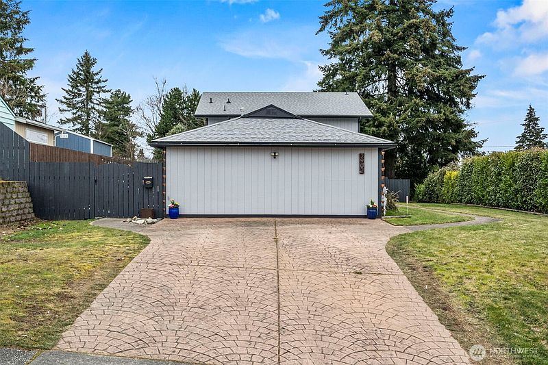 2nd image of 2902 N Orchard