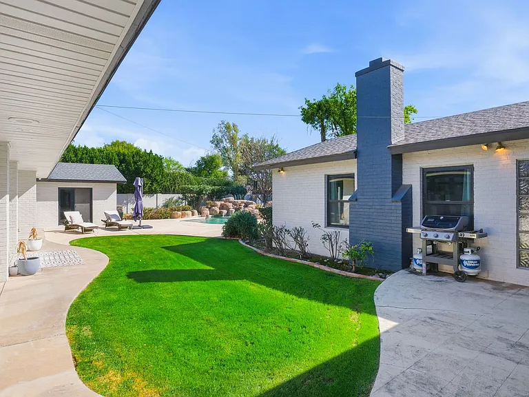 2939 N Manor Dr W — Photo 59