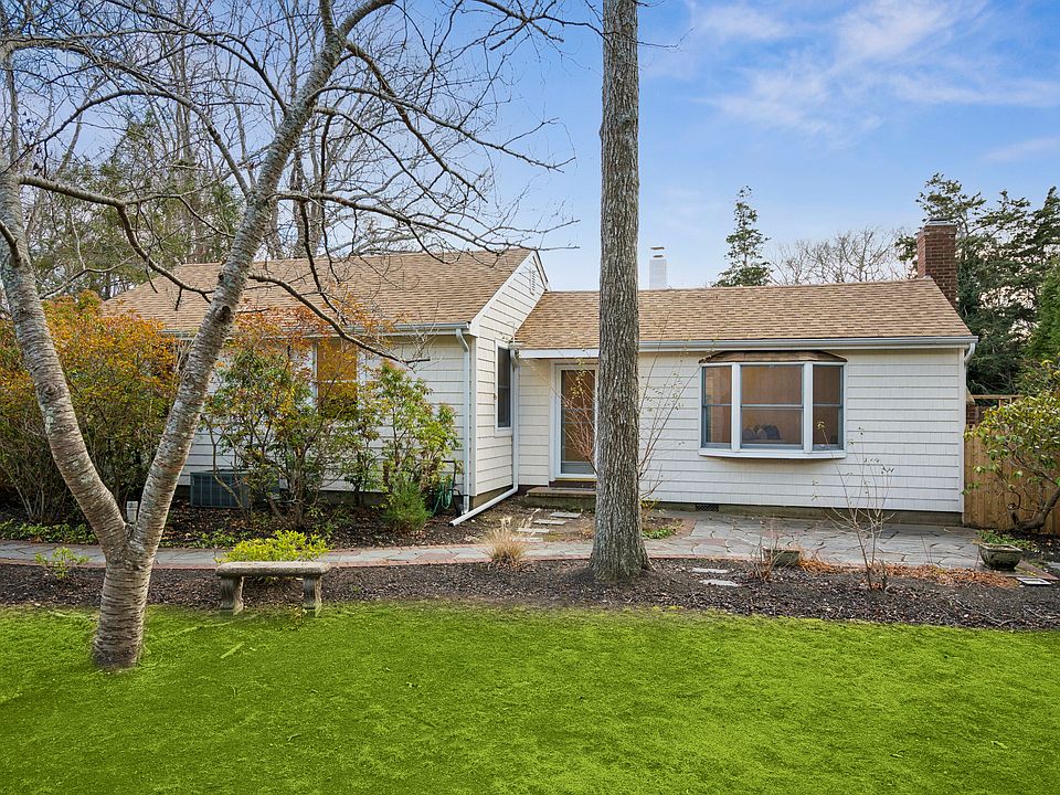 1st image of 20 Peconic Bay Ave