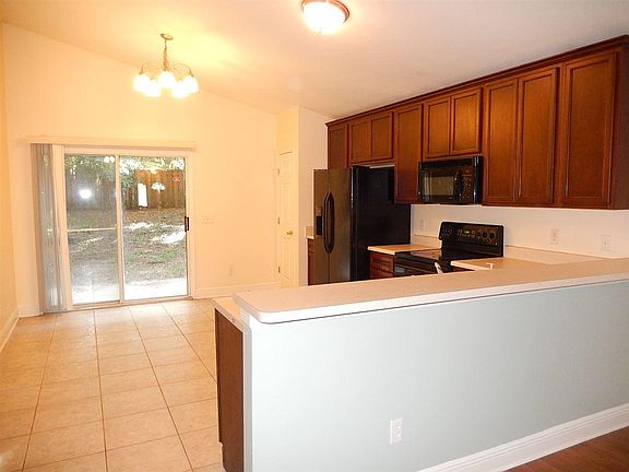 5th image of 1421 Crescent Hill Dr