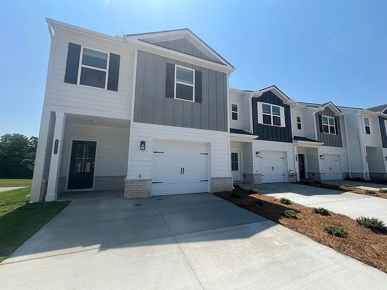 4214 Belcourt Ln NE — Photo 1