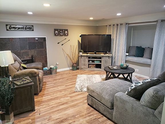 2nd image of 5 Wilshire Dr