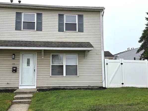 24 Lennox Ct, Sicklerville, NJ 08081