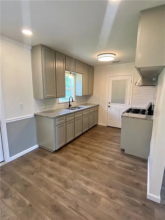 3 bed, 1.0 bath, 1004 sqft, $1,450 — Photo 3