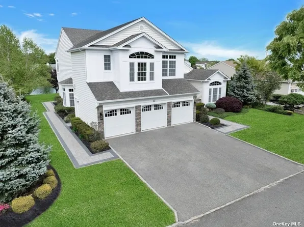 9 Pondview, Saint James, NY 11780