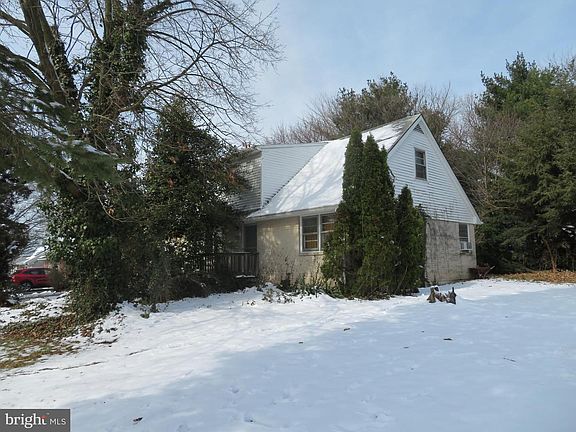 3rd image of 1827 Martin Dr