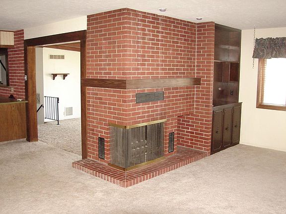 4th image of 1009 N Carlton Ave