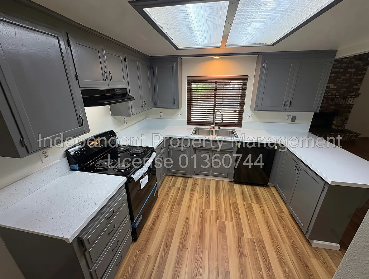 4 bed, 1878 sqft, $2,200 — Photo 4