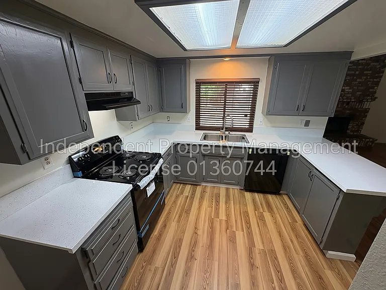 2601 Pinewood Dr — Photo 4
