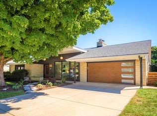 3250 N 104th St, Wauwatosa, WI 53222